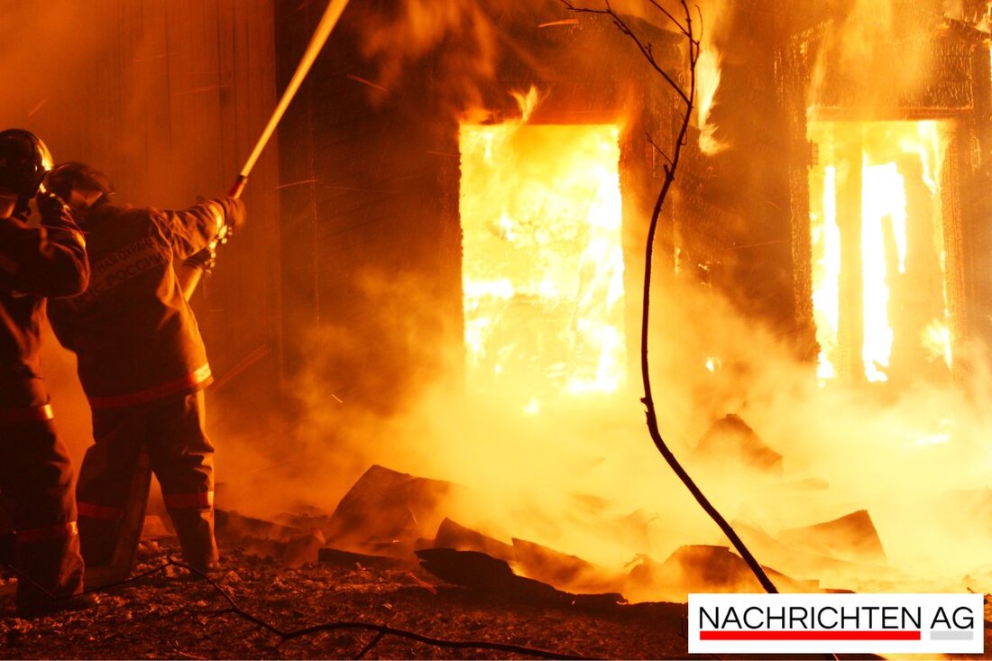 Feuer im Friedländer Verwertungscenter: Brandursache unklar, Feuerwehr kämpft stundenlang gegen Flammen. Sicherheitshinweise zur Akkuentsorgung.