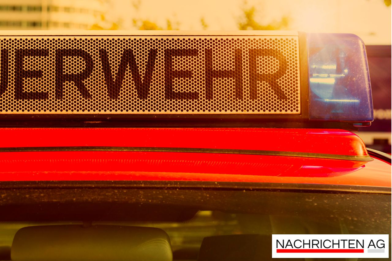 Dachstuhl in Spetzerfehn brennt lichterloh – Feuerwehr im Großeinsatz!